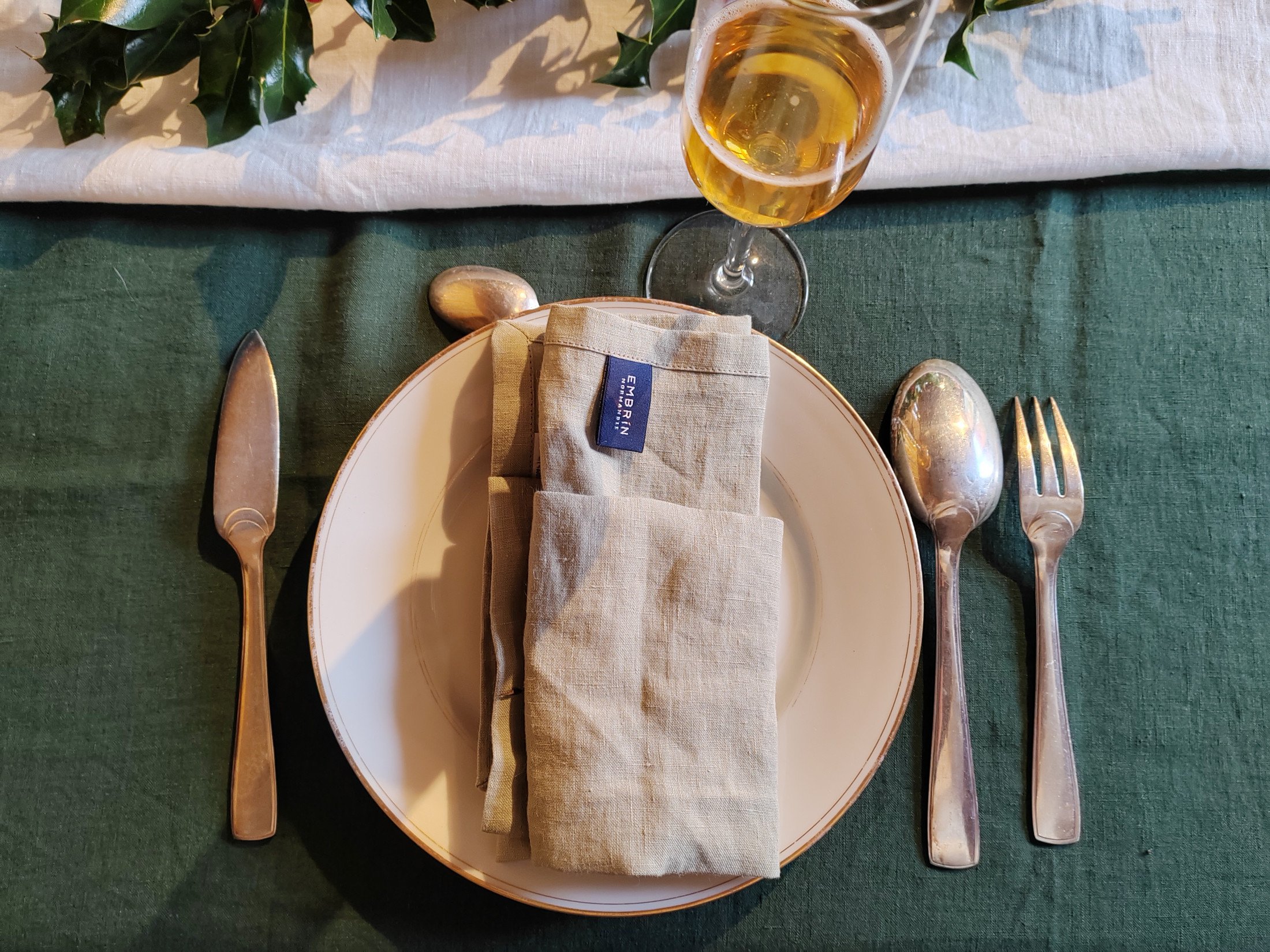 Serviettes en lin lavé de couleur crème, ivoire. Tissage à chevrons,  serviette en lin épais lavé toute quantité. Décor de table. -  France